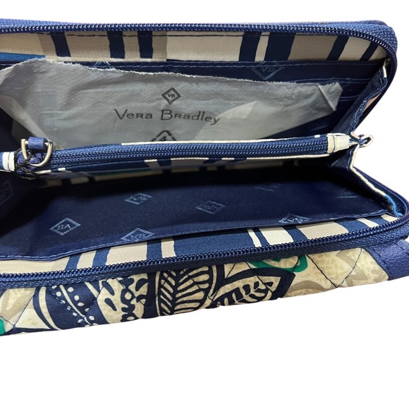 New Vera Bradley Ultimate Wristlet Wallet Clutch Santiago Blue Quilted Floral - Picture 5 of 5